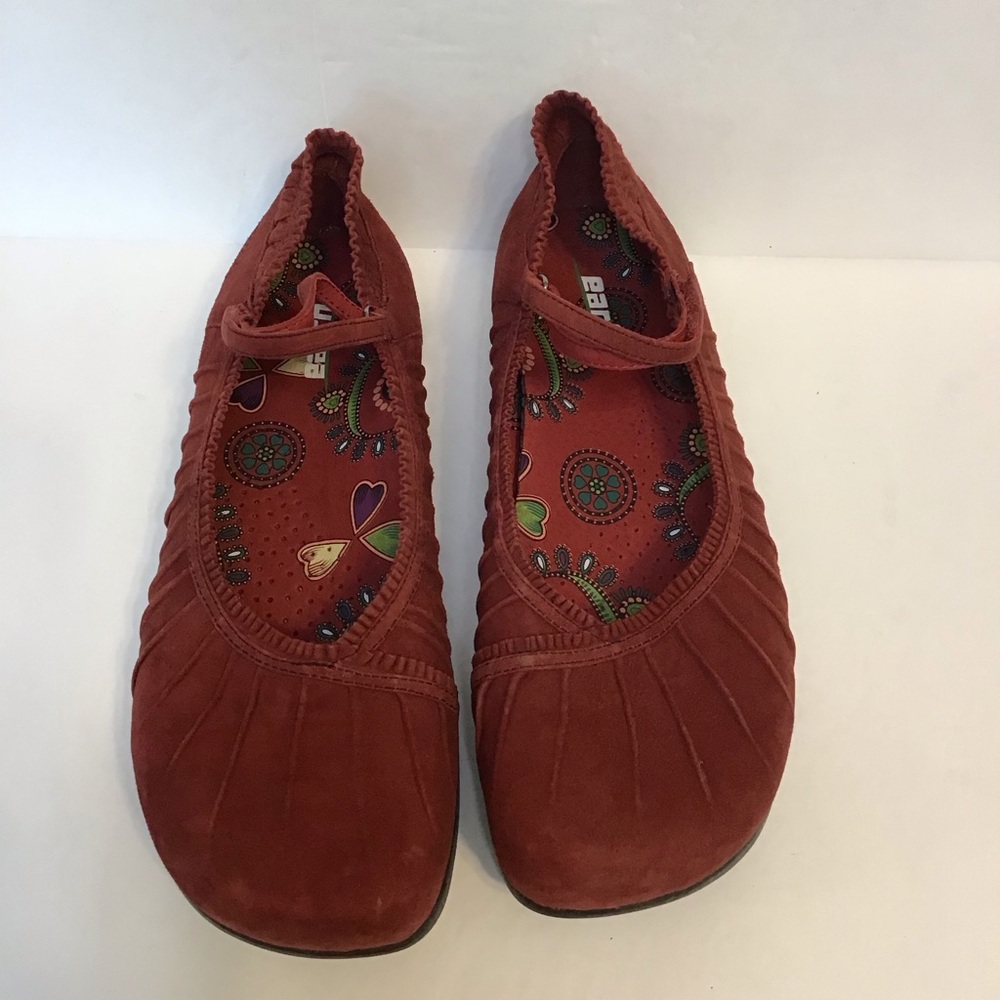 EARTH Women's Burgundy Red Suede Pleated MaryJane Flats Clogs 9 - Picture 4 of 8